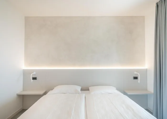 Laguna Hotel 3*