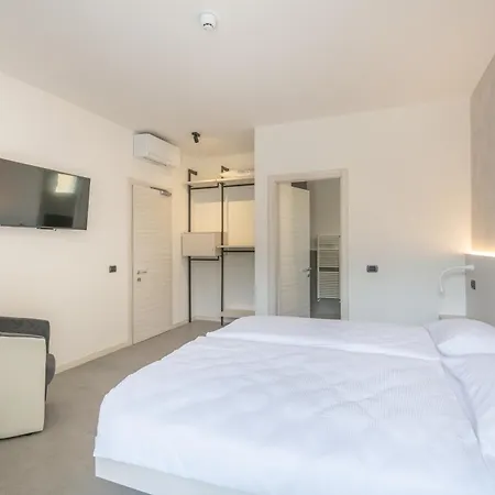 Hotel Laguna 3*