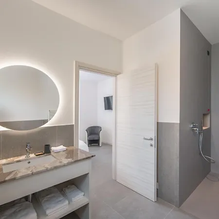 Laguna Hotel 3*